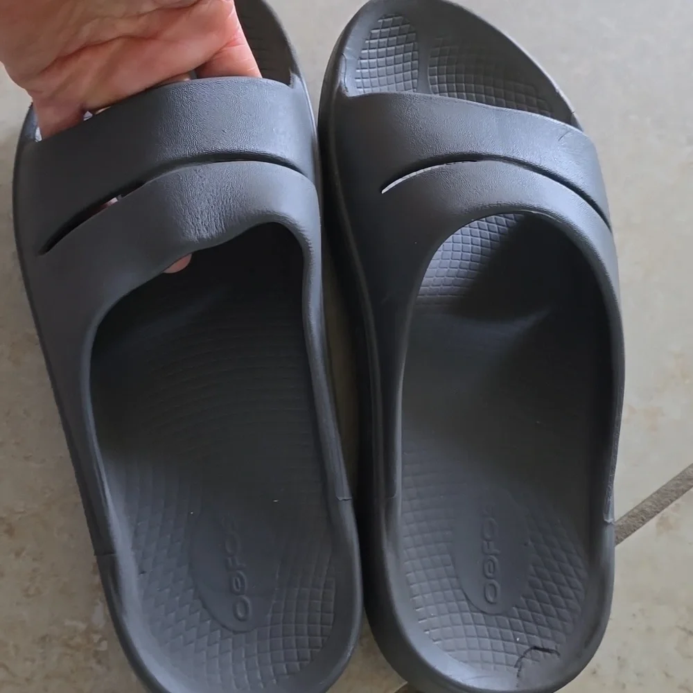 Oofos OOahh Slide Sandals Black Recovery Shoe‎ Size 9 Mens/Womens 11
